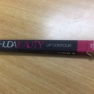 Huda beauty Lip contour Trophy Wife